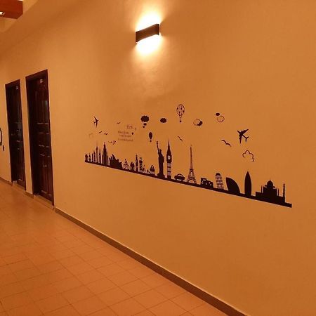 Halim Hotel Tanjung Pinang Esterno foto
