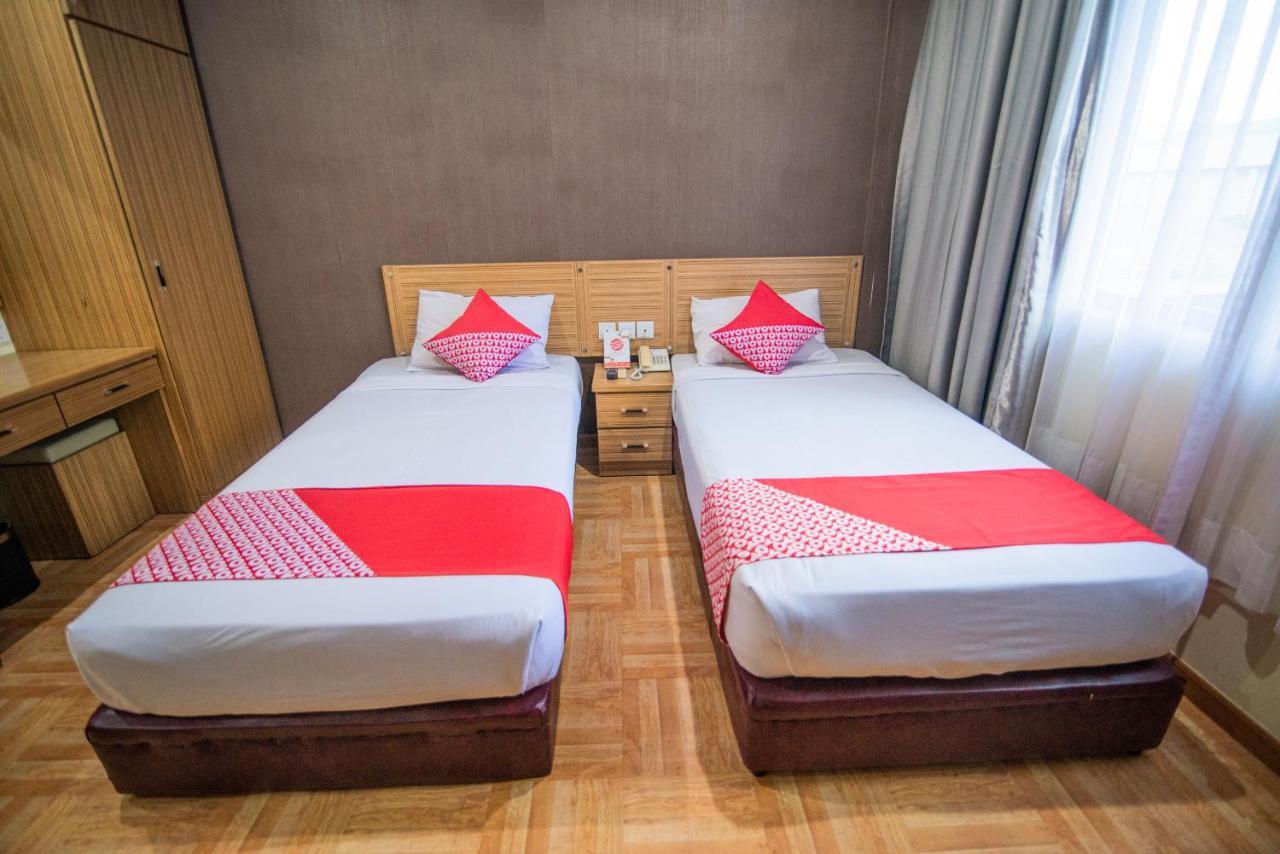 Halim Hotel Tanjung Pinang Esterno foto