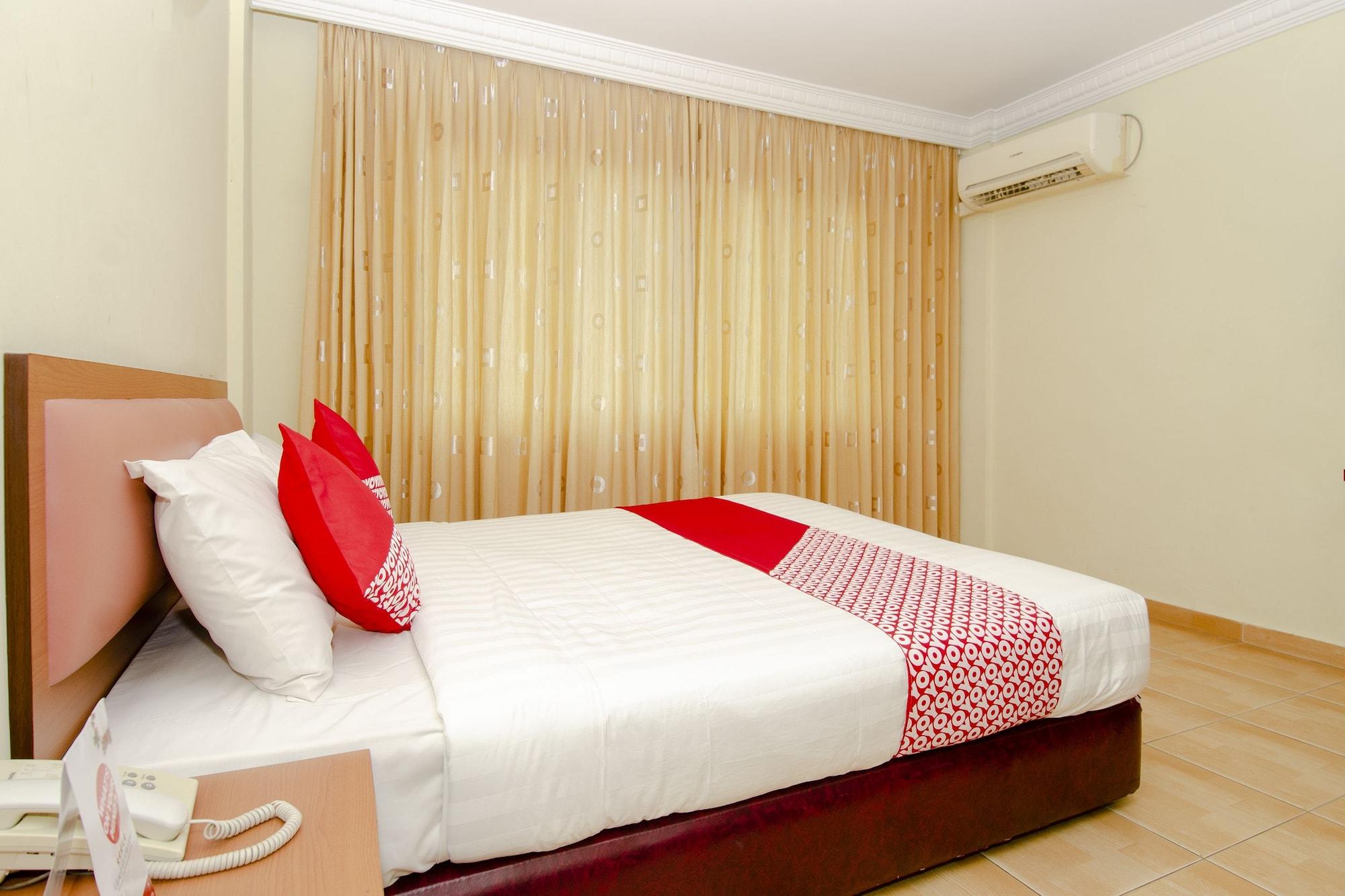 Halim Hotel Tanjung Pinang Esterno foto