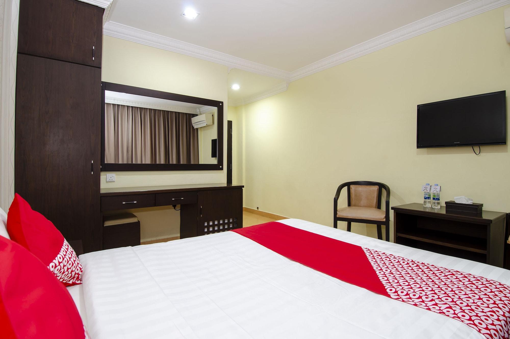 Halim Hotel Tanjung Pinang Esterno foto