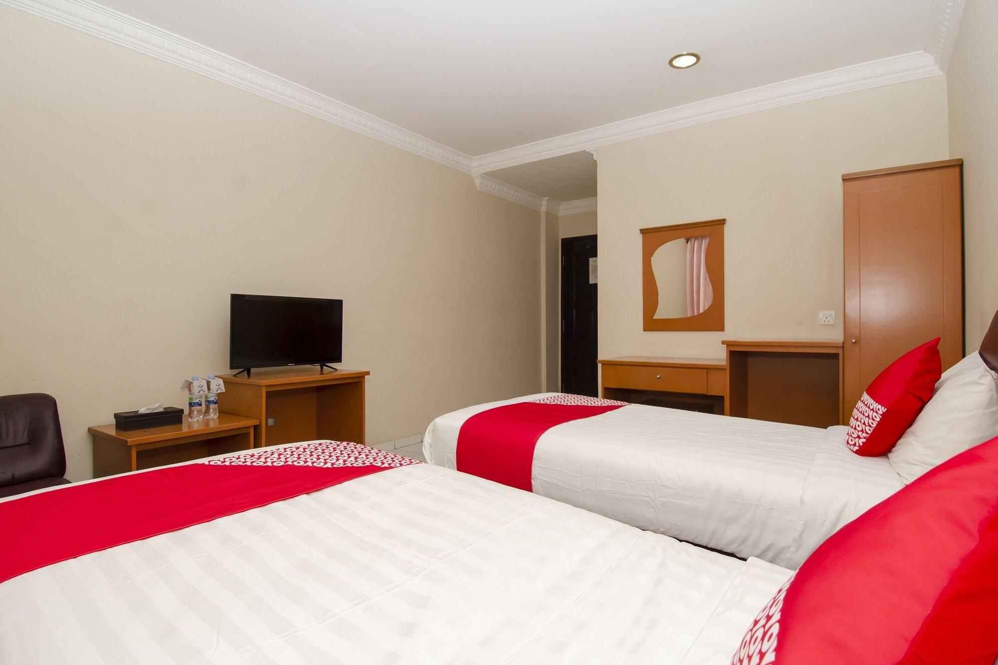 Halim Hotel Tanjung Pinang Esterno foto