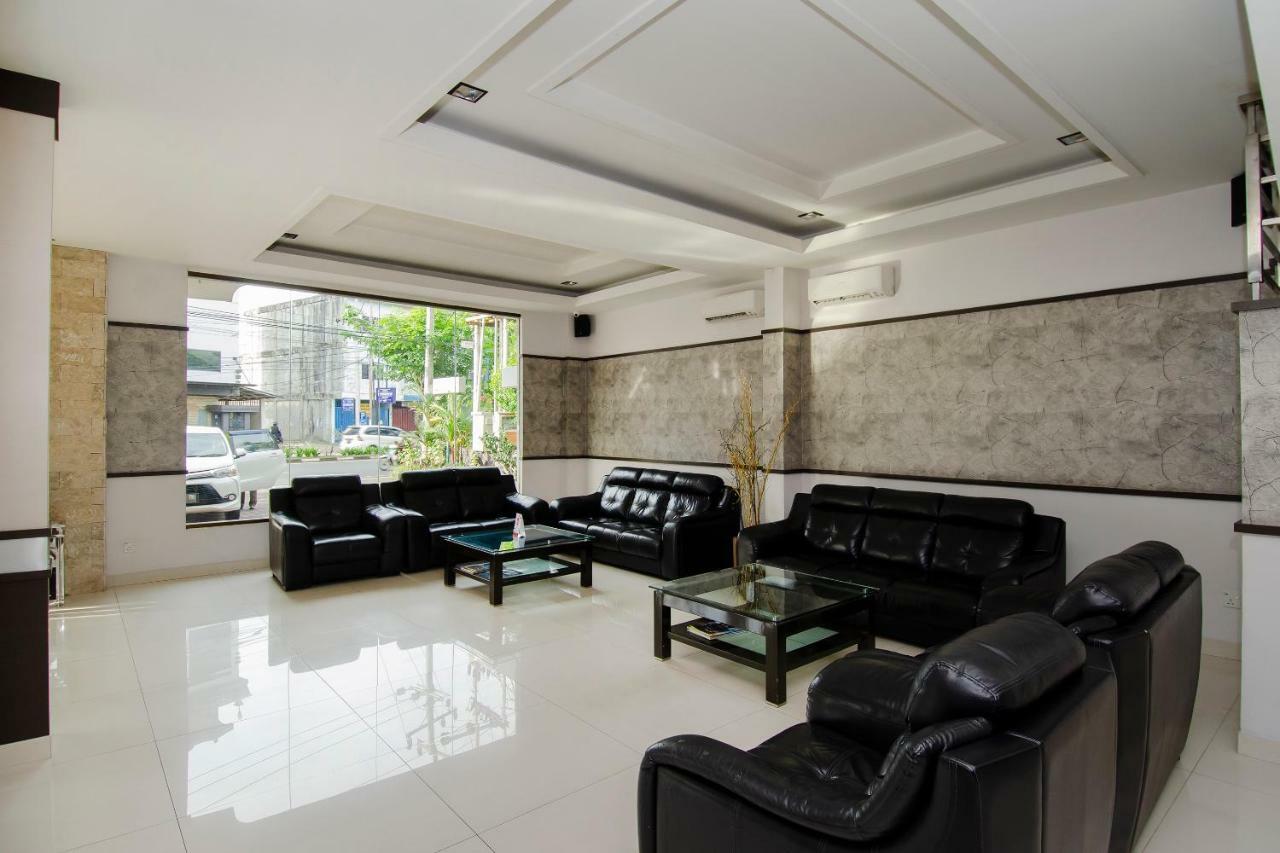 Halim Hotel Tanjung Pinang Esterno foto